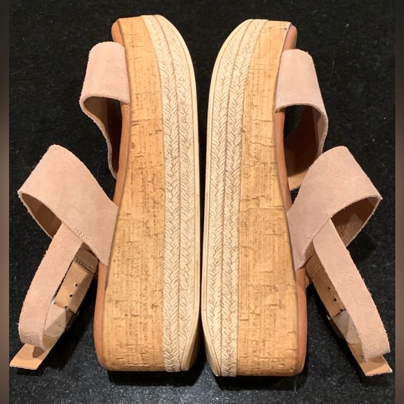 Musse & Cloud Sandals, Size 7 - Picture 6 of 12